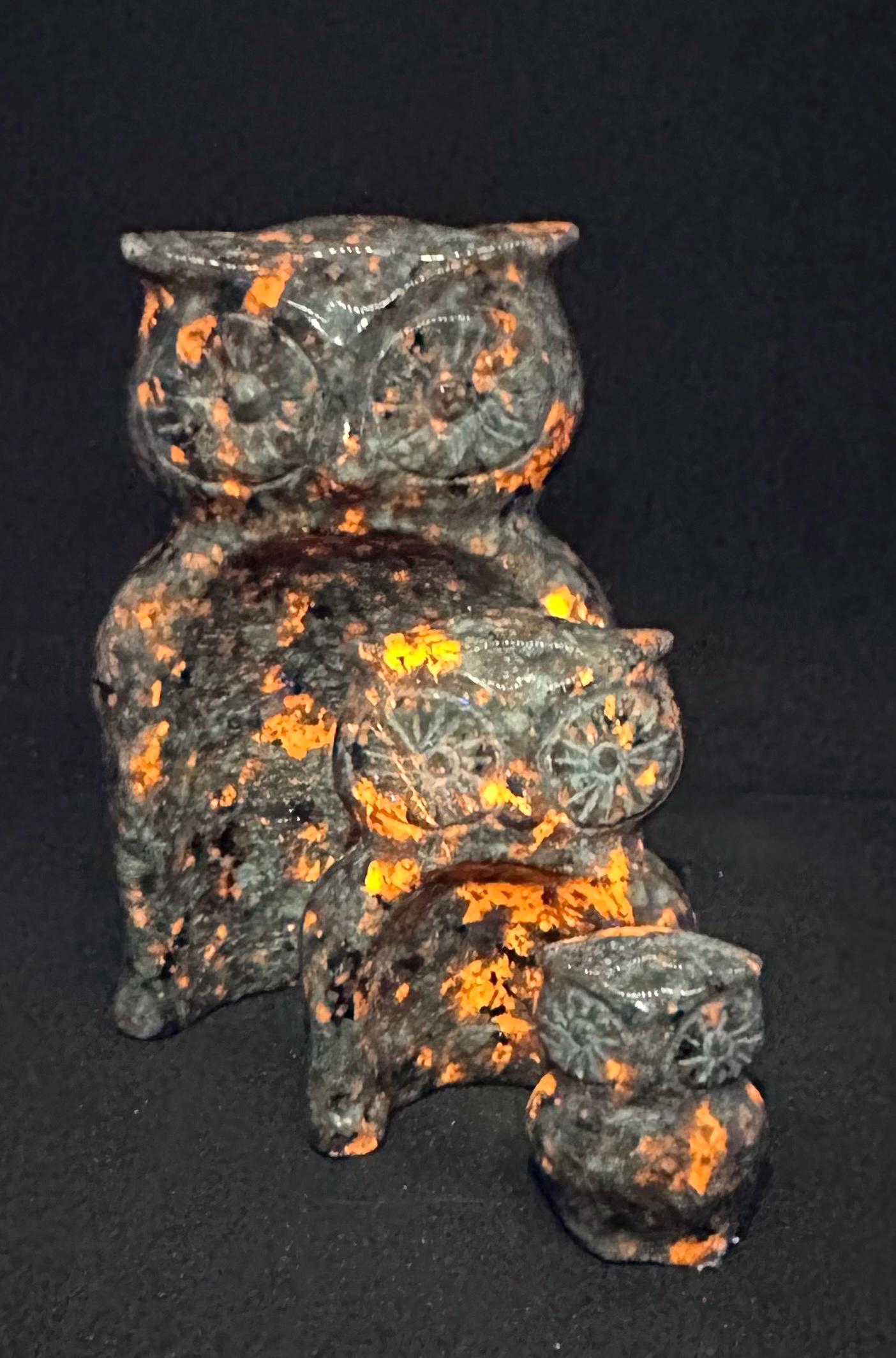 Yooperlite Stackable Owl Family – Glowing Crystal Guardians for Intuition, Protection & Emotional Healing