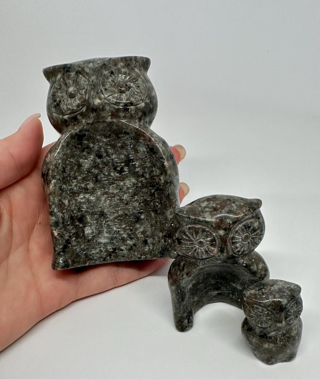 Yooperlite Stackable Owl Family – Glowing Crystal Guardians for Intuition, Protection & Emotional Healing