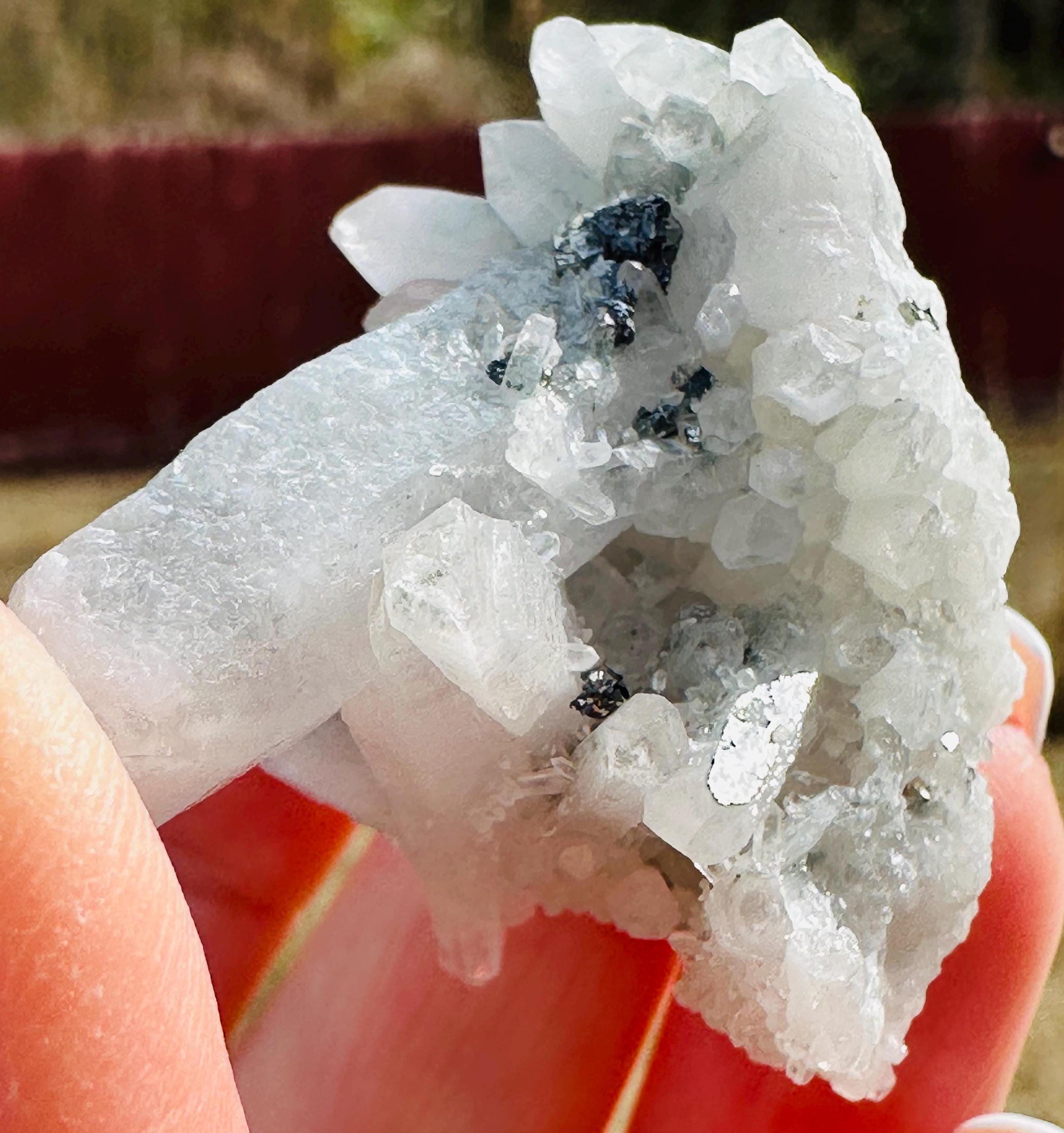 29 Grams Quartz Cluster with some Spharelite and Pyrite inclusions