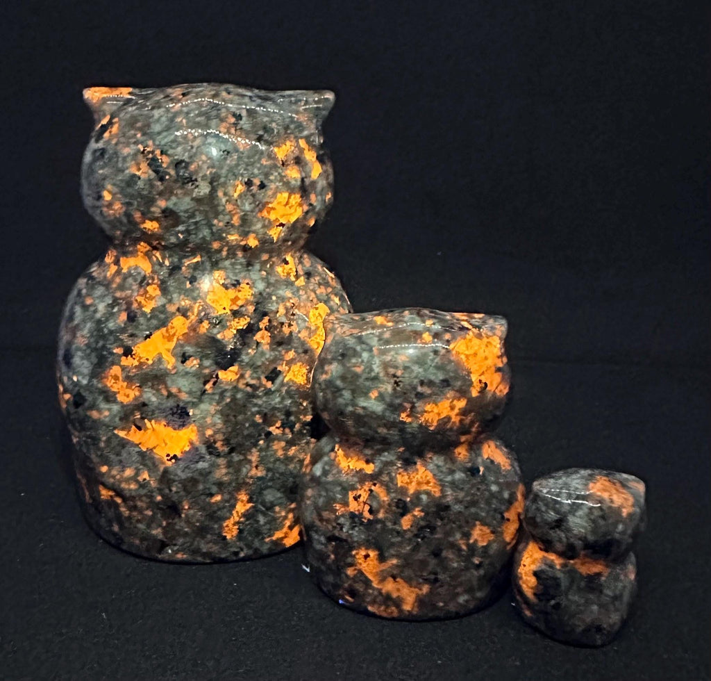 Yooperlite Stackable Owl Family – Glowing Crystal Guardians for Intuition, Protection & Emotional Healing