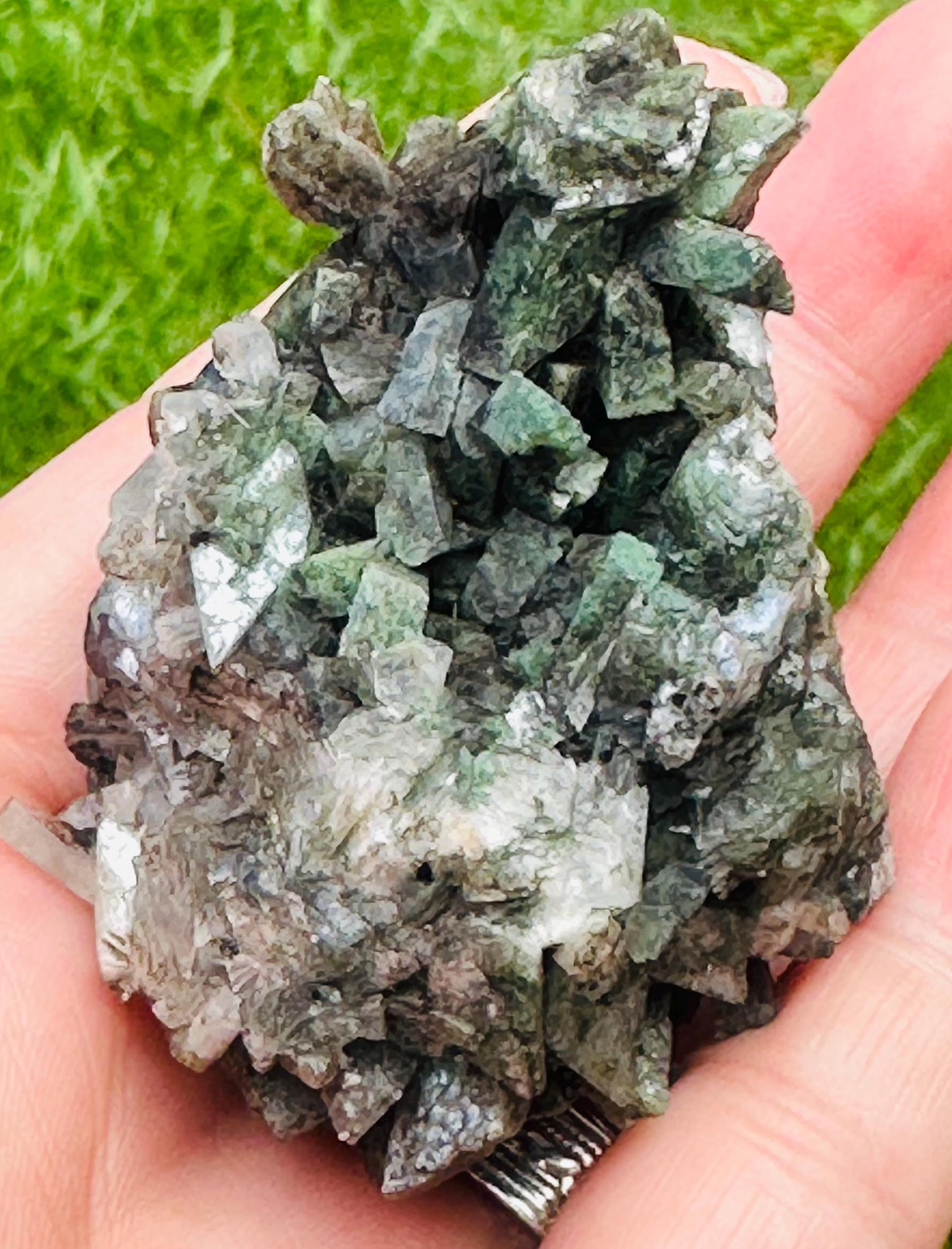 67 Grams Collectors Must have rare Sparkly Forrest Green Marshy Apophyllite from India