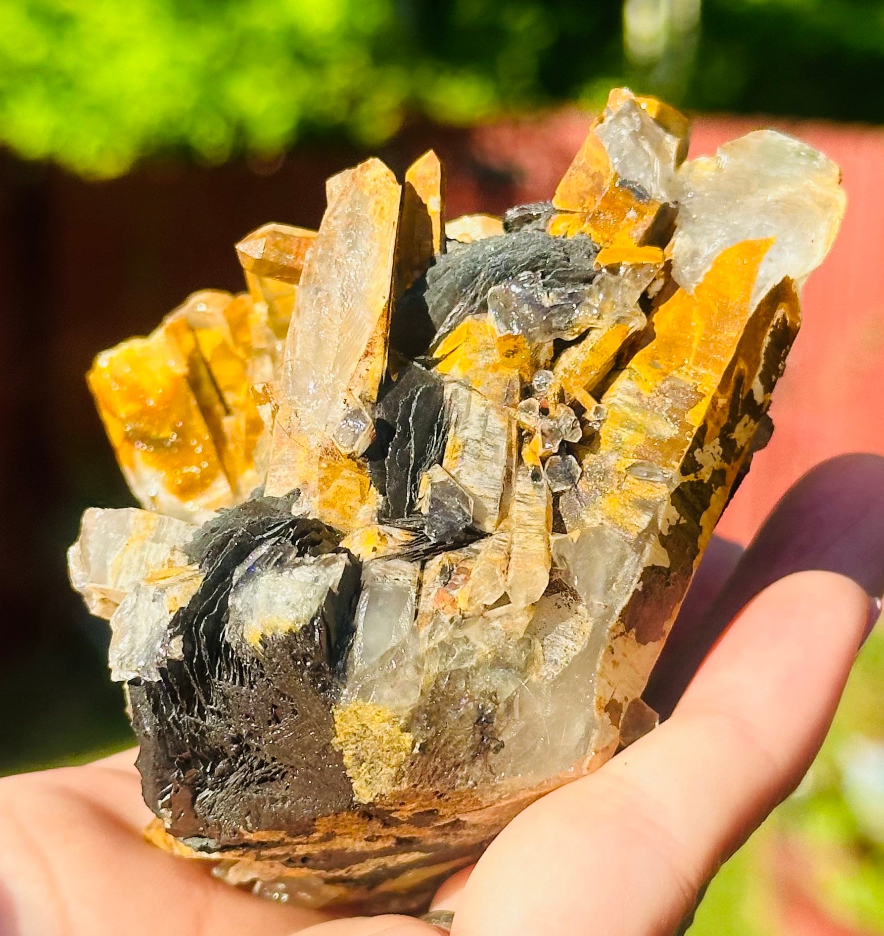 334 Grams Self standing Yellow Quartz with Specular Hematite