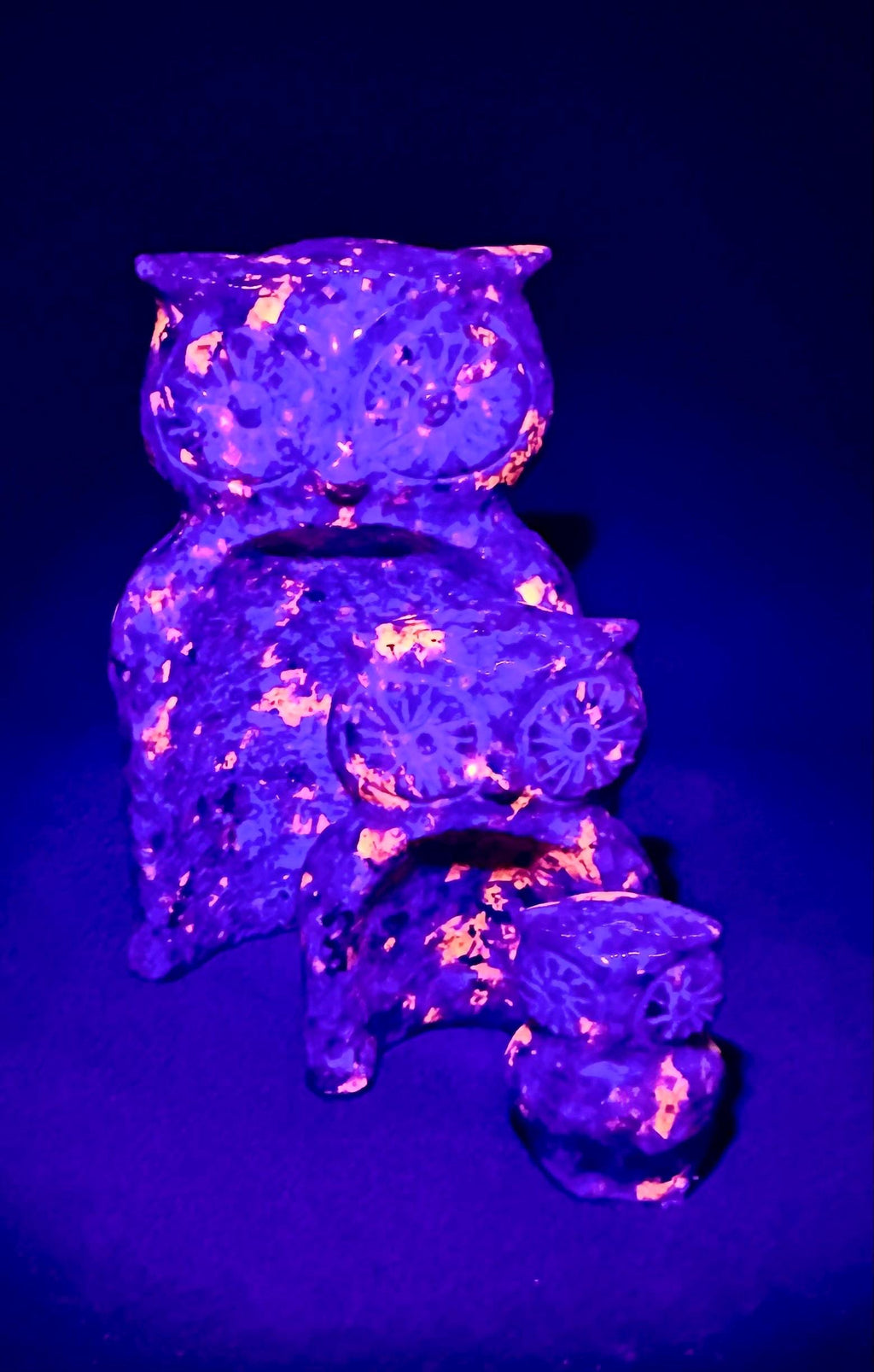 Yooperlite Stackable Owl Family – Glowing Crystal Guardians for Intuition, Protection & Emotional Healing