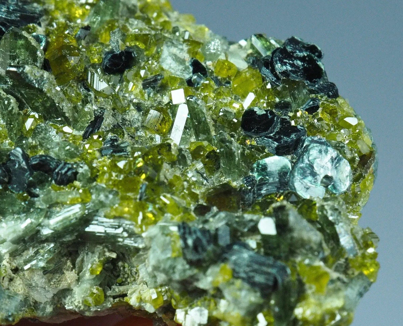 29 Grams of Vesuvianite/Idocrase and Diopside Cluster with black Muscovite