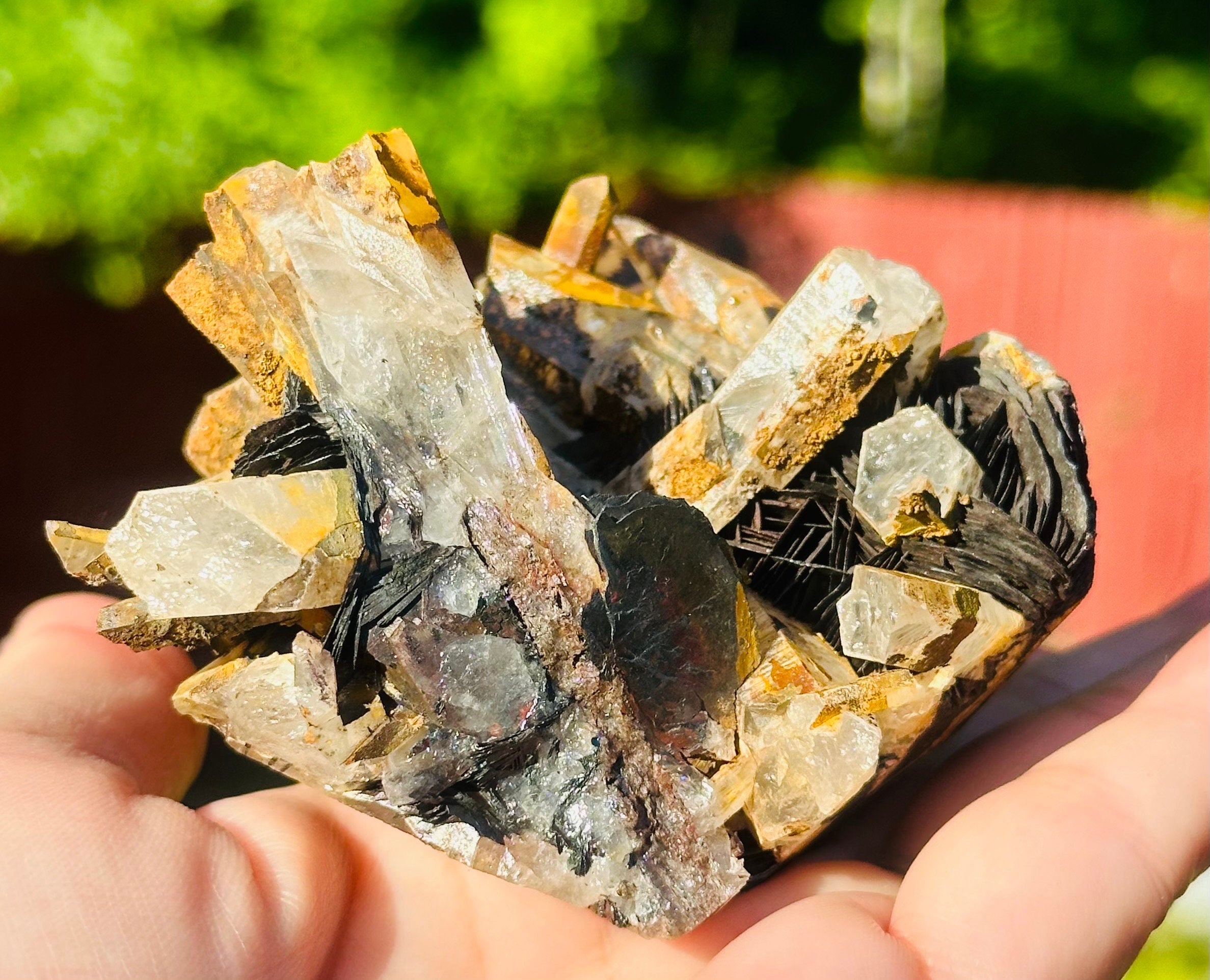 334 Grams Self standing Yellow Quartz with Specular Hematite