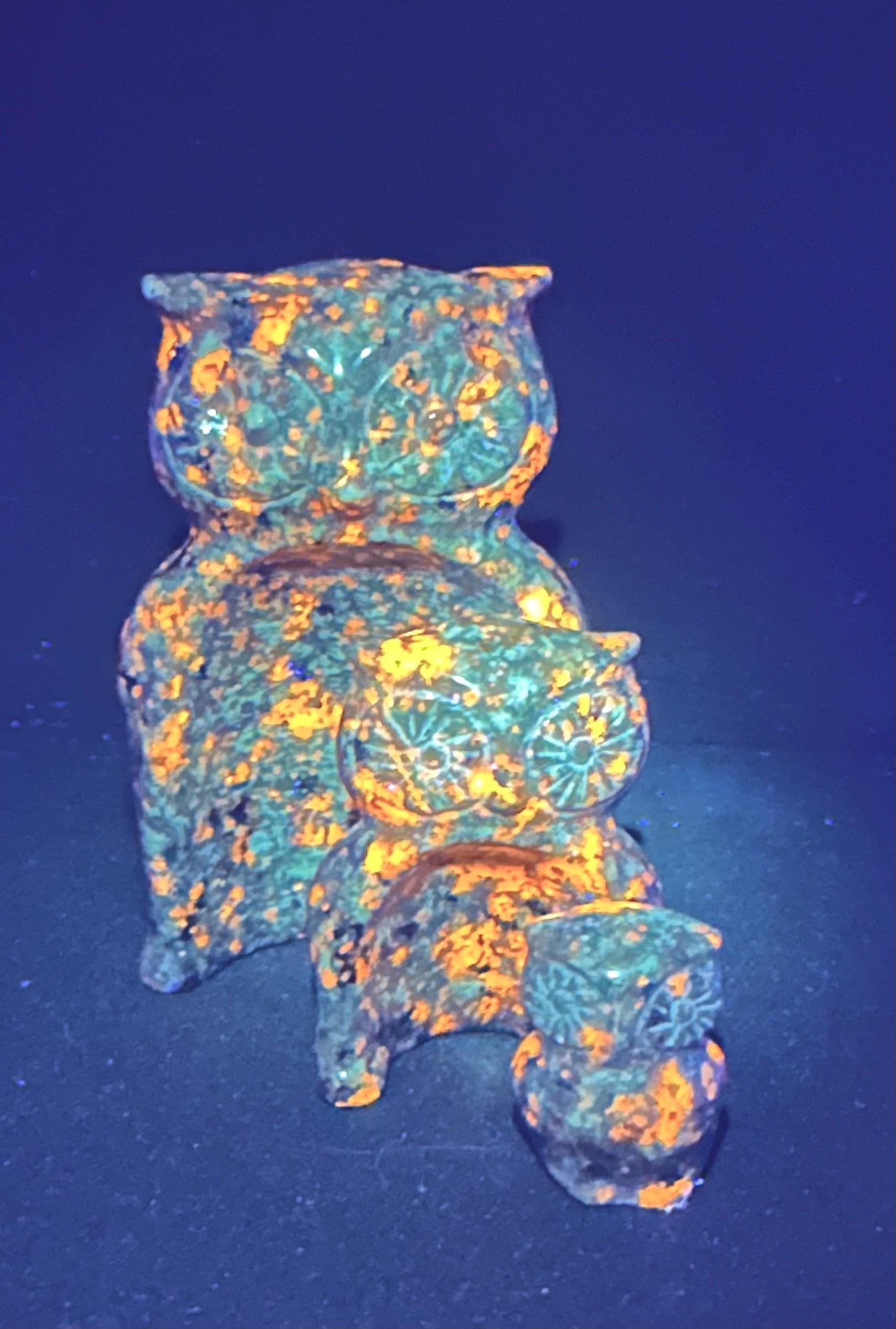 Yooperlite Stackable Owl Family – Glowing Crystal Guardians for Intuition, Protection & Emotional Healing