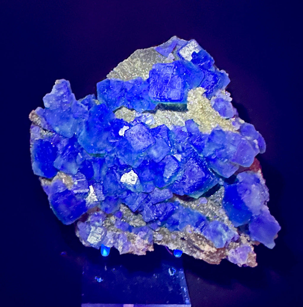 615 Grams Pristine Blue–Green Zoned Fluorite Cluster on Sparkly Granular Quartz — With Etched Cubic Faces Quartz from Hunan Province, China