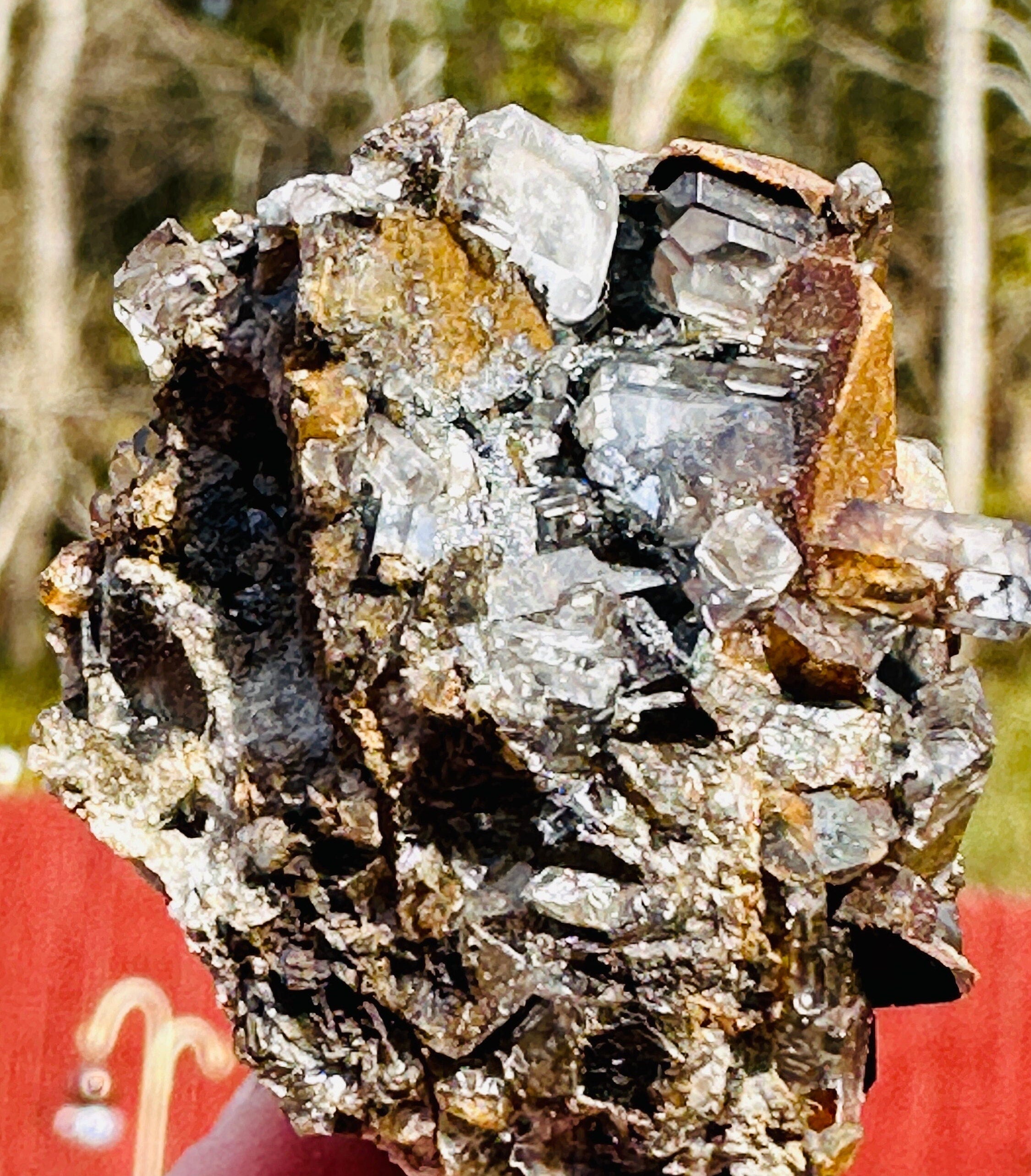 70 Grams Brown siderite with an uncommon needle tabby like quartz points formation